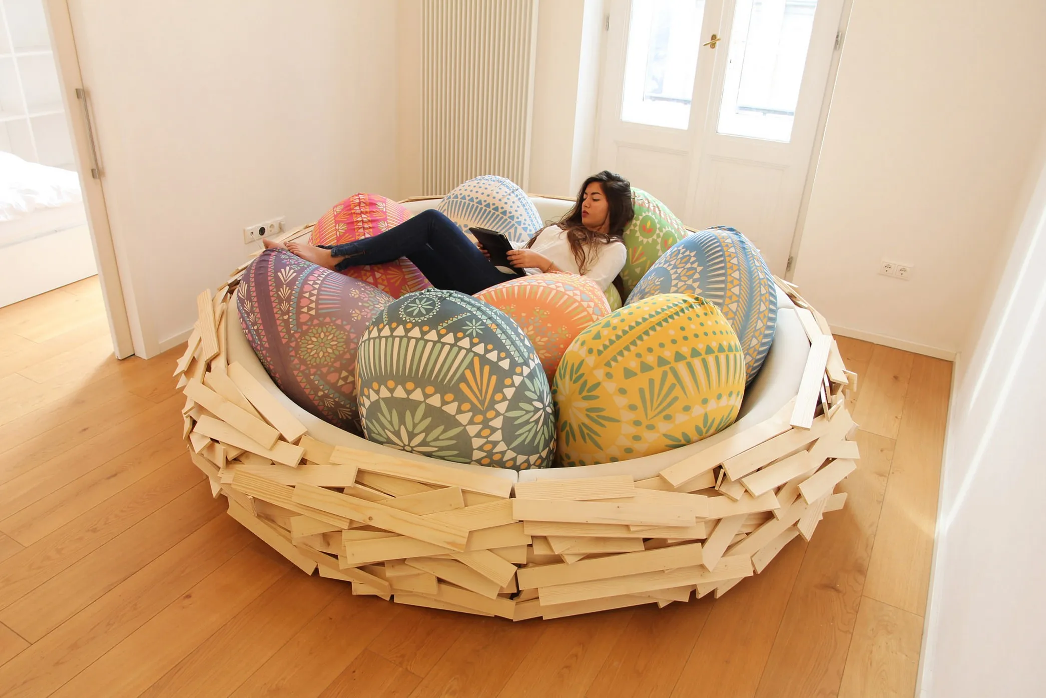Giantbirdsnest le sofa nid par Merav Eitan et Gaston Zahr — photo 1