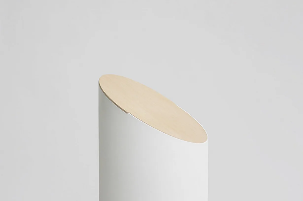 Swing Bin, une poubelle minimaliste par Shigeichiro Takeuchi — photo 4
