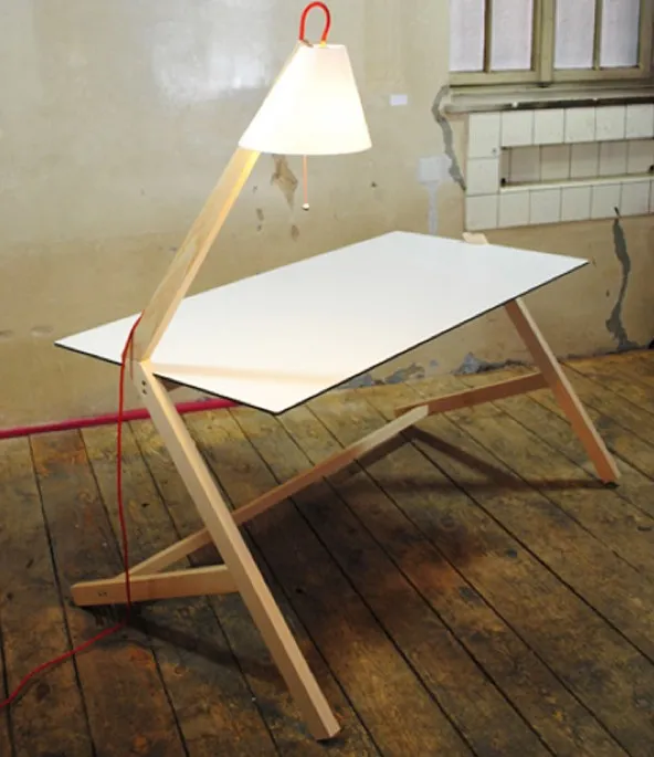 Table & Lamp par Florian Kallus — photo 1