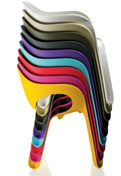 Chaises colorées Easy family par Magis — photo 1