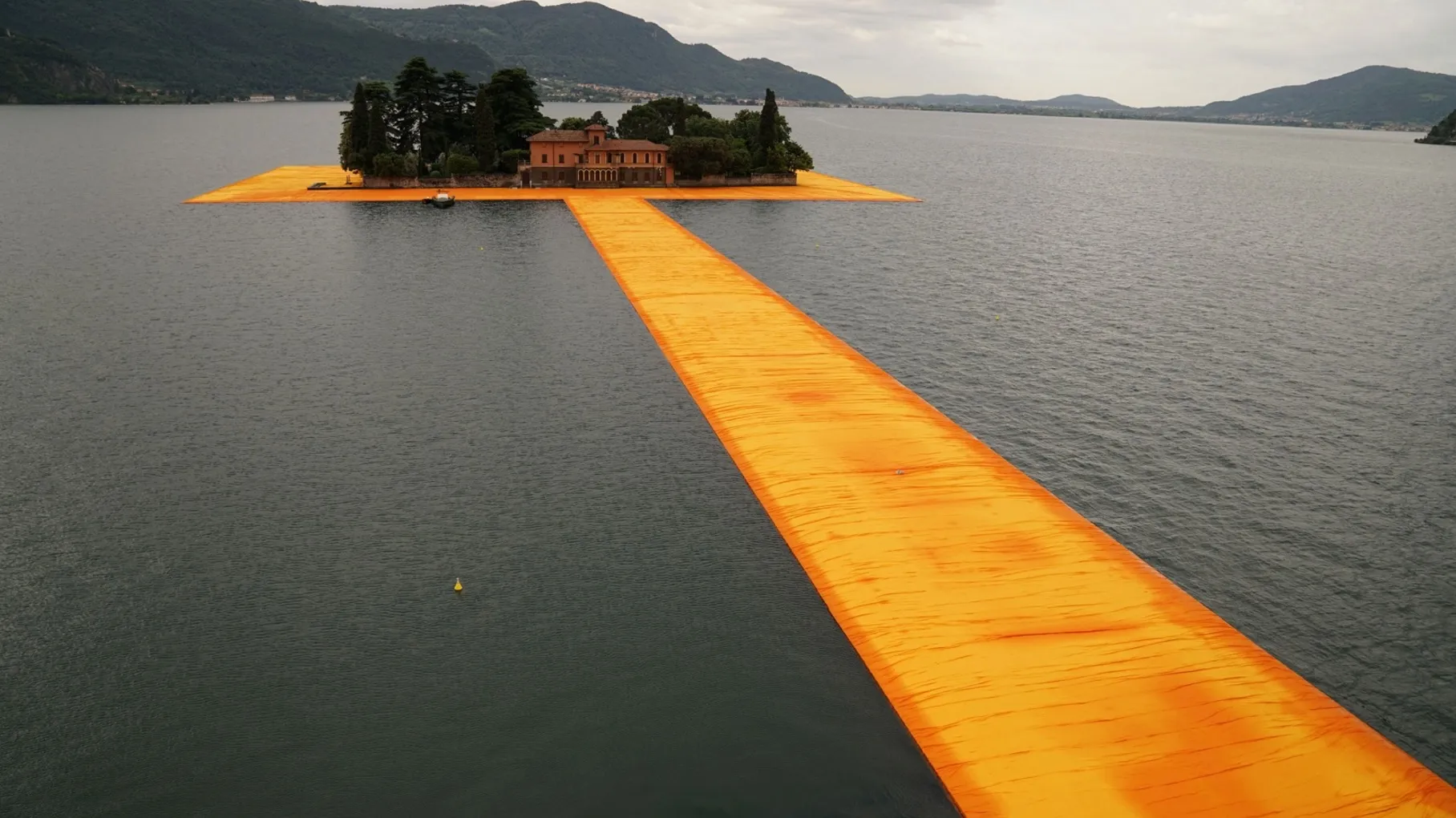 Walking on Water par Christo and Jean-Claude — photo 1