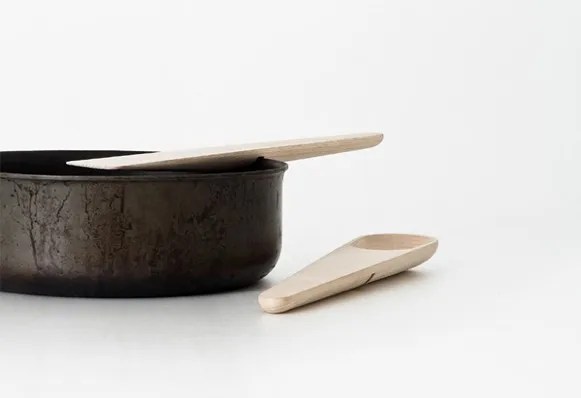 Hang Toss Around des ustensiles de cuisine par KiBiSi pour Muuto — photo 1