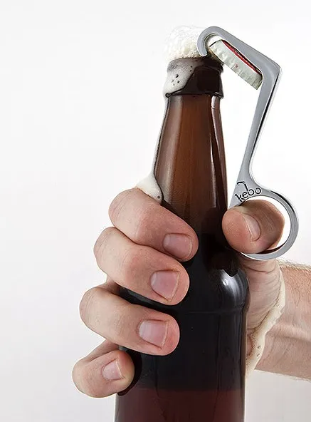 Ouvrir une bière à une main avec le décapsuleur kebo — photo 5