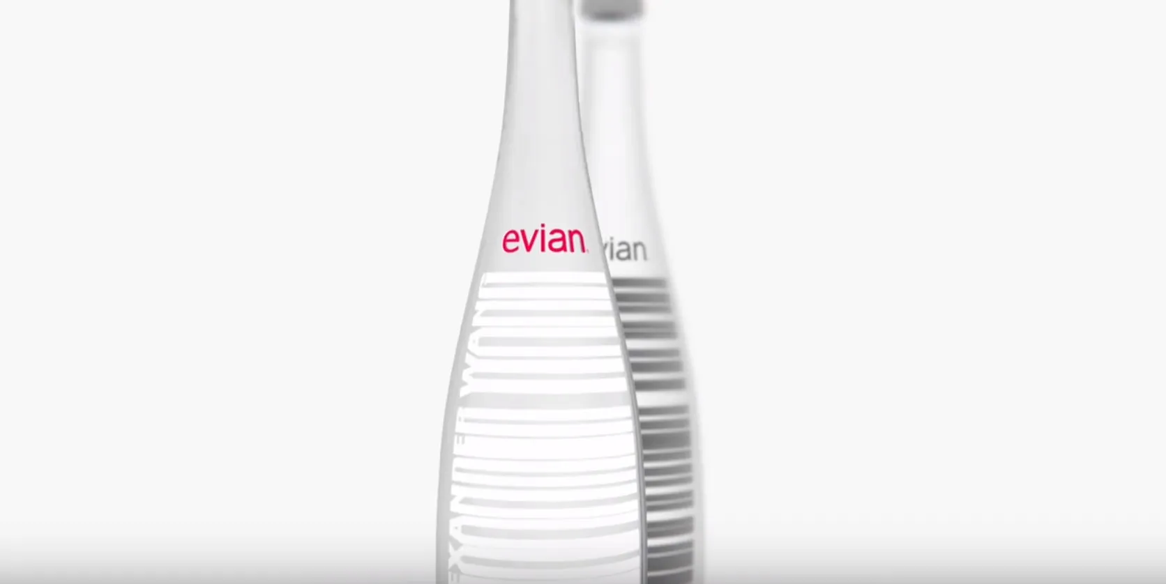 Bouteille d'Evian par Alexander Wang — photo 2