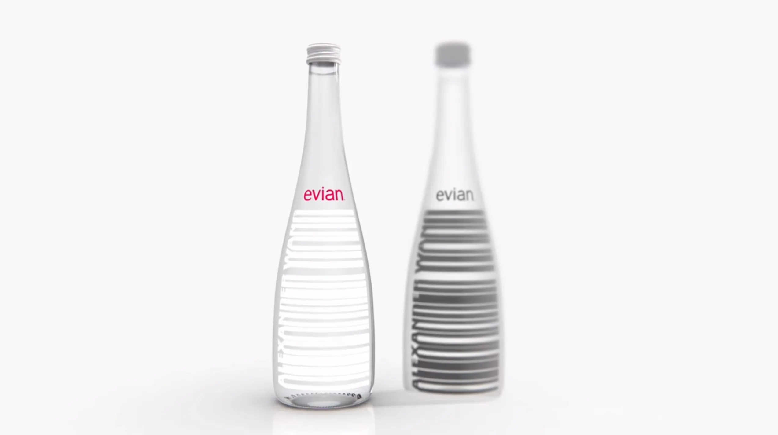 Bouteille d'Evian par Alexander Wang — photo 1