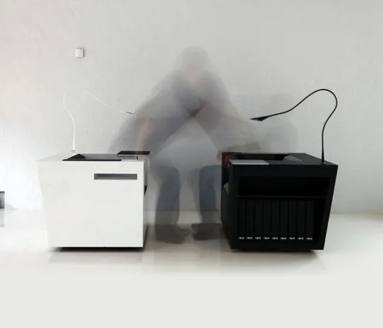Four Works le bureau-fauteuil multi-fonction par Four Design — photo 2
