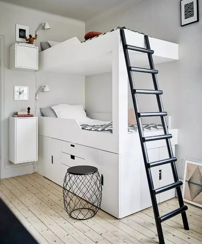 Joli lit superposé pour chambre d'enfants — photo 2