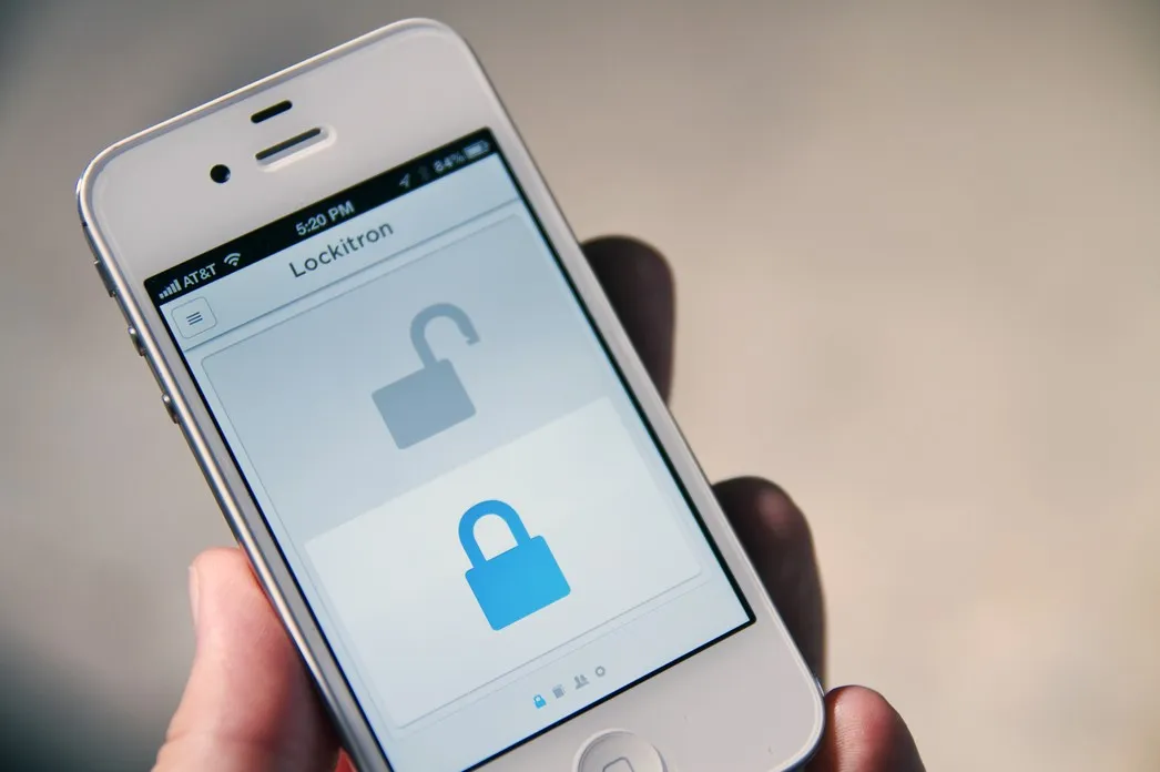 Lockitron une fermeture de porte contrôlée par smartphone — photo 2