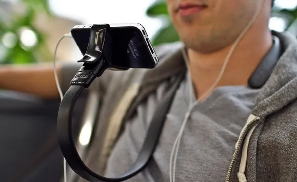 main-libre-iphone-2 Vyne, un support main libre pour iphone par Clint Spencer et Ryan Eder — photo 2