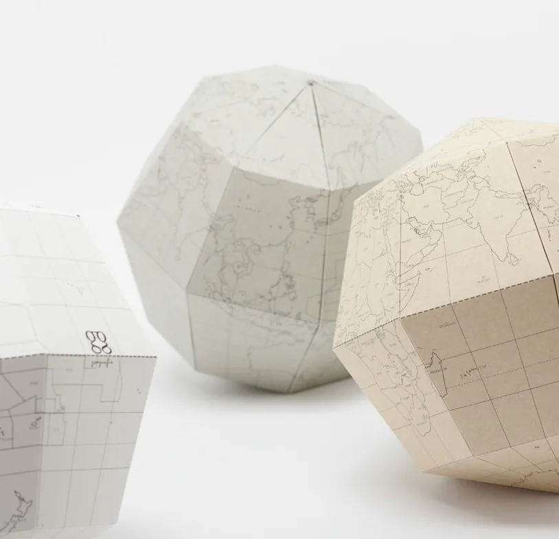 Mappemonde en papier geografia par Drill Design — photo 2