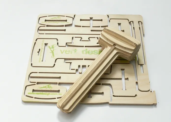 Marteau en bois à assembler soi même — photo 1