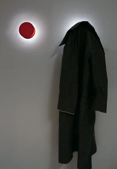 Patère lumineuse Alone par Daniele Trebbi — photo 1