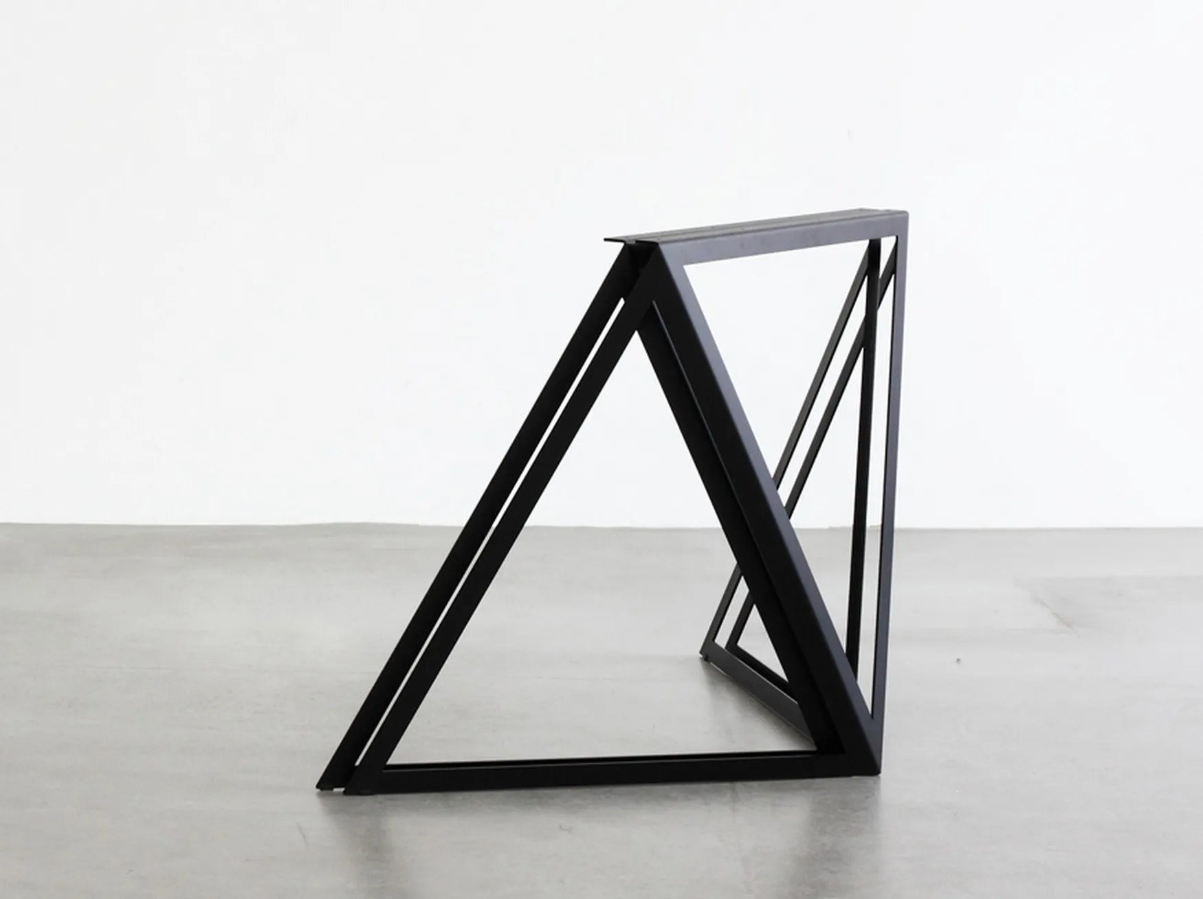 Pieds de table Steel Stand par Sebastian Scherer — photo 4
