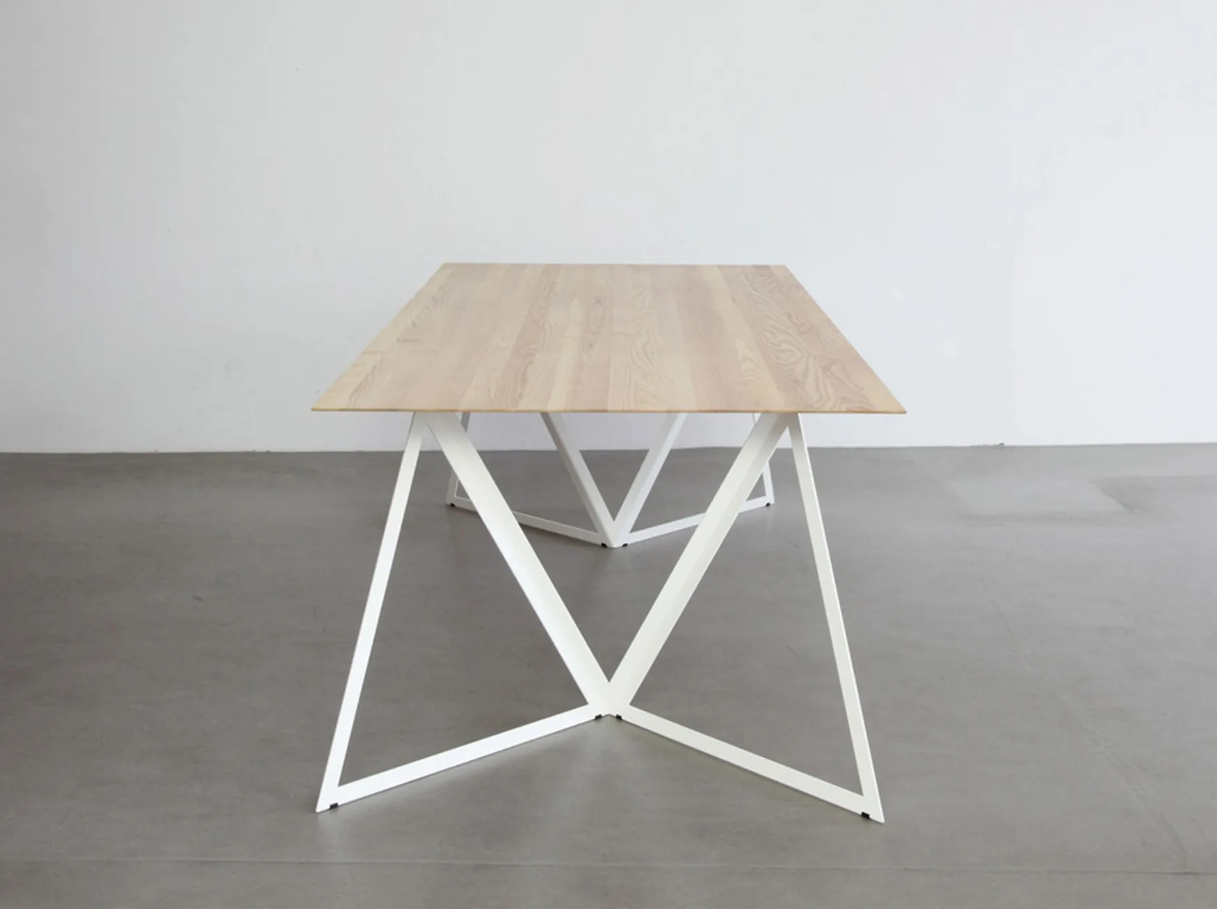 Pieds de table Steel Stand par Sebastian Scherer — photo 1