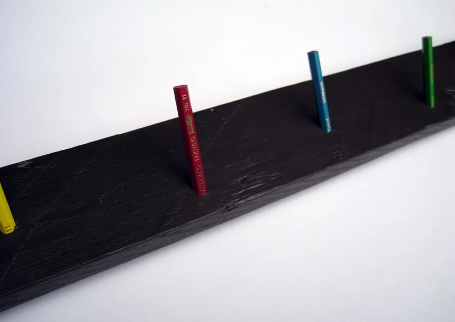 Porte manteaux crayons par Thomas Forsyth — photo 3