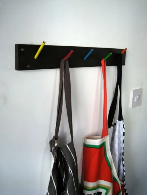 Porte manteaux crayons par Thomas Forsyth — photo 1