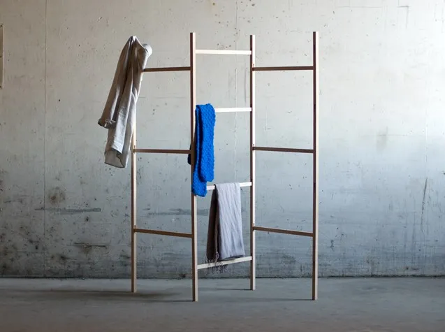 Structure en bois Knock down-Cloth Rack par Jakob Joergensen — photo 1