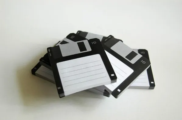 post-it-disquette-2 Disk-it un post-it en forme de disquette par Burak Kaynak — photo 2