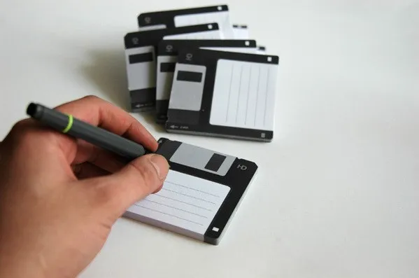 post-it-disquette-3 Disk-it un post-it en forme de disquette par Burak Kaynak — photo 3
