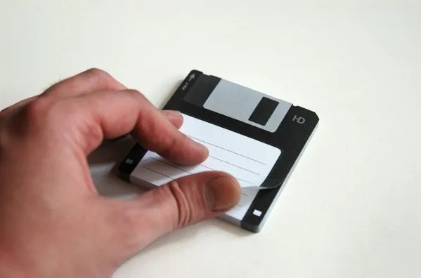 Disk-it un post-it en forme de disquette par Burak Kaynak — photo 1