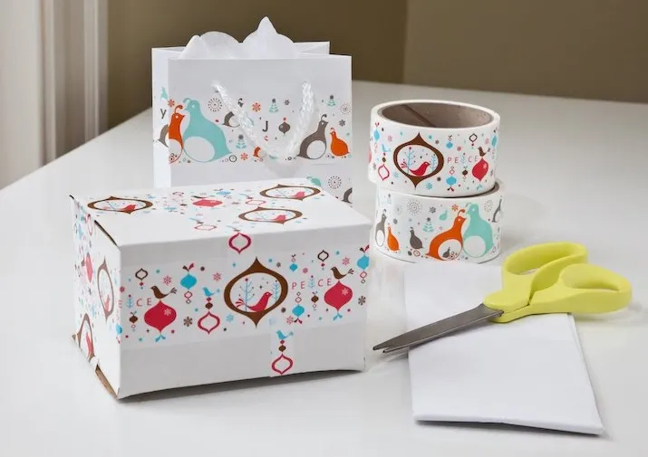 Utilisez des rubans de scotch décoratif pour vos cadeaux — photo 1