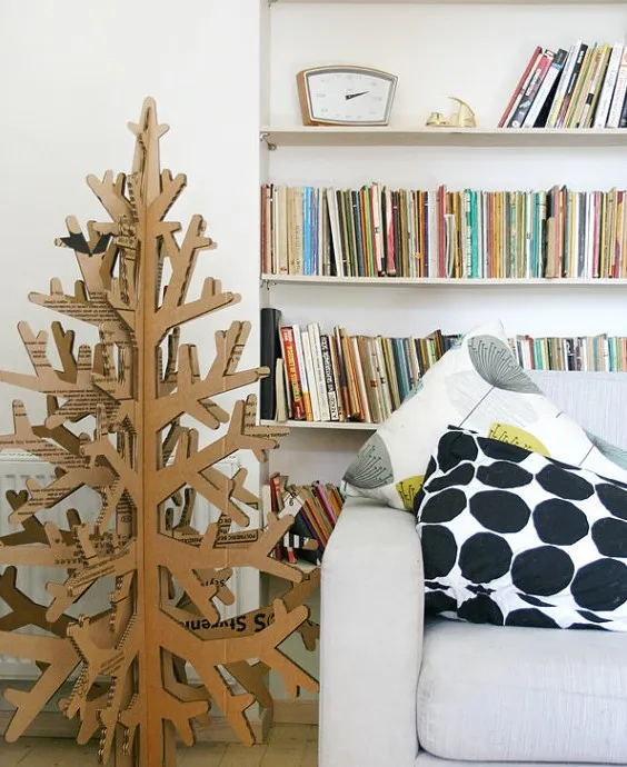 Un sapin en carton pour Noël — photo 3