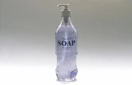 Savon dans une bouteille de soda
