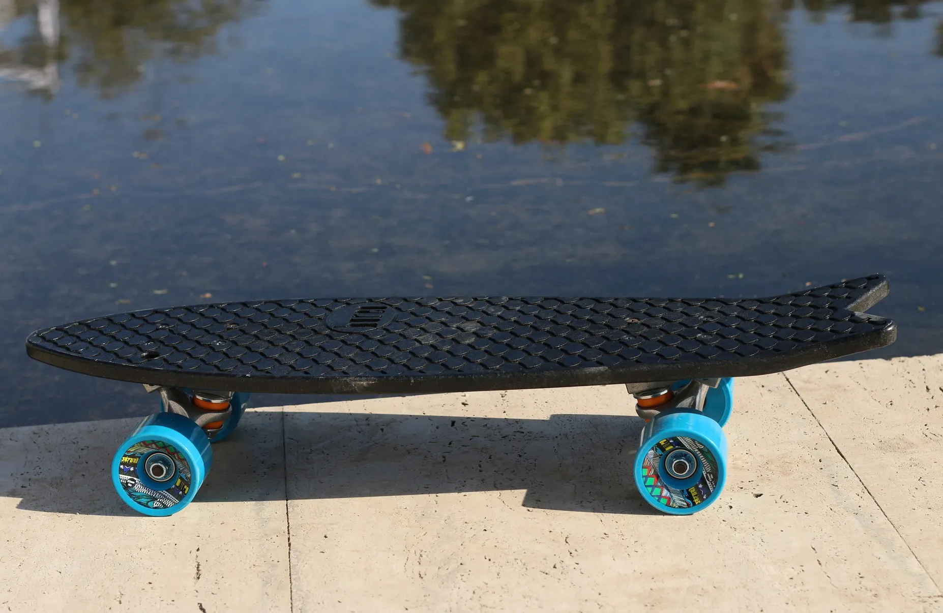 Bureo la première planche de skateboard 100% recyclée — photo 2