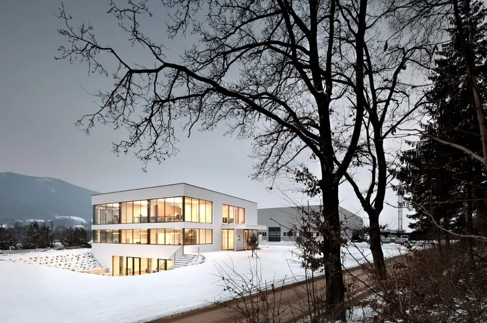Immeuble de bureau betonring st.veit par Spado Architects — photo 2