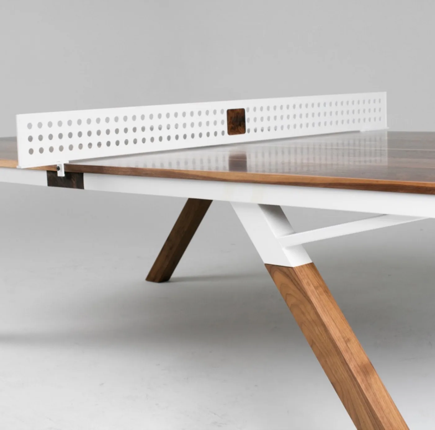 Une belle table de ping pong qui fait aussi office de table à manger — photo 5