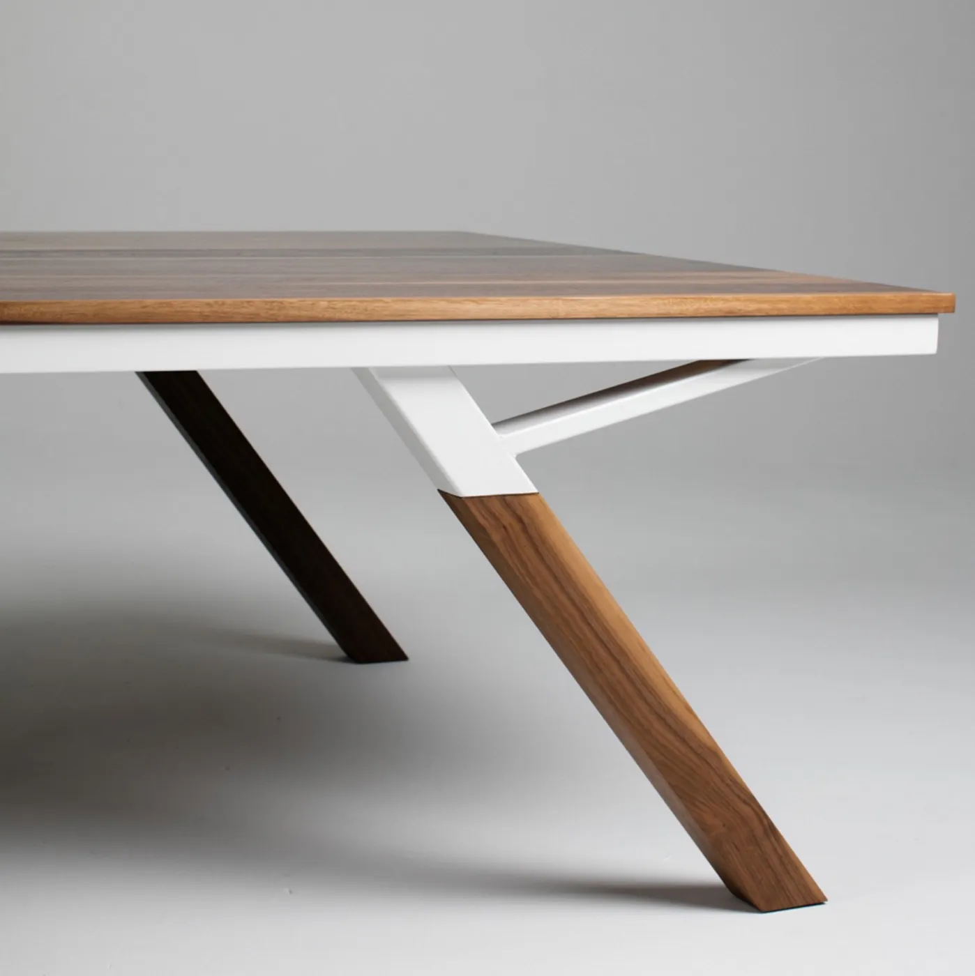Une belle table de ping pong qui fait aussi office de table à manger — photo 3