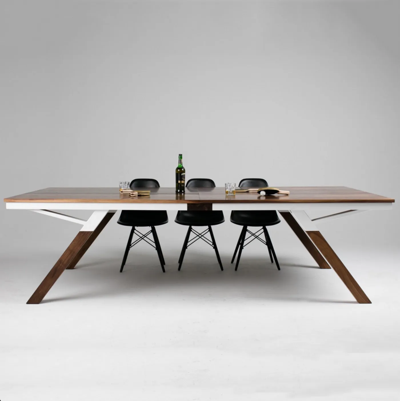 Une belle table de ping pong qui fait aussi office de table à manger — photo 2