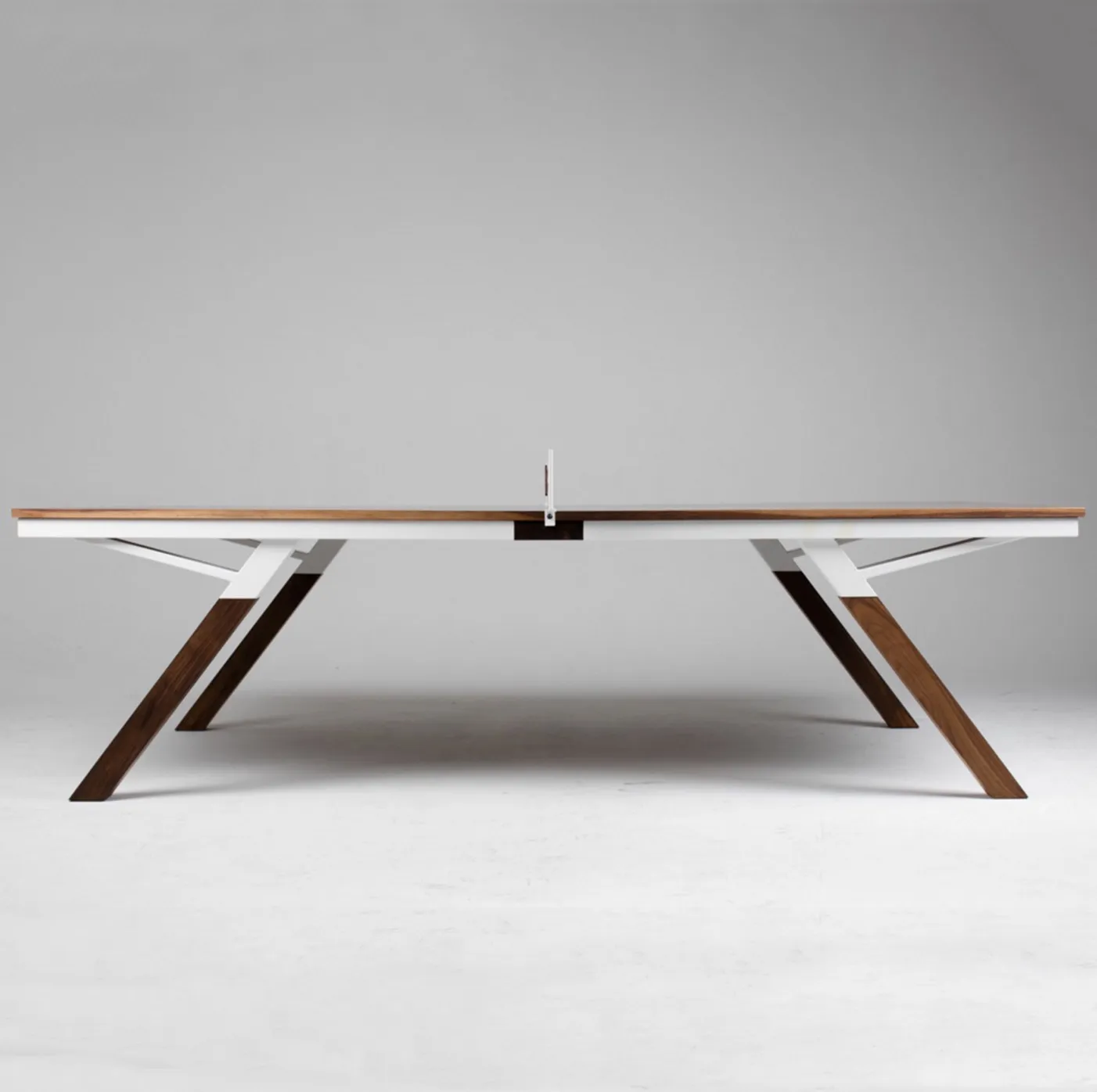 Une belle table de ping pong qui fait aussi office de table à manger — photo 1