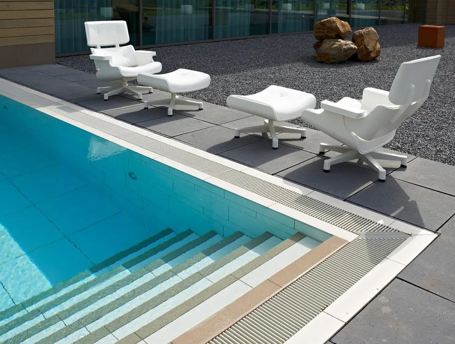 The 1956, le lounge chair de Eames version outdoor — photo 4